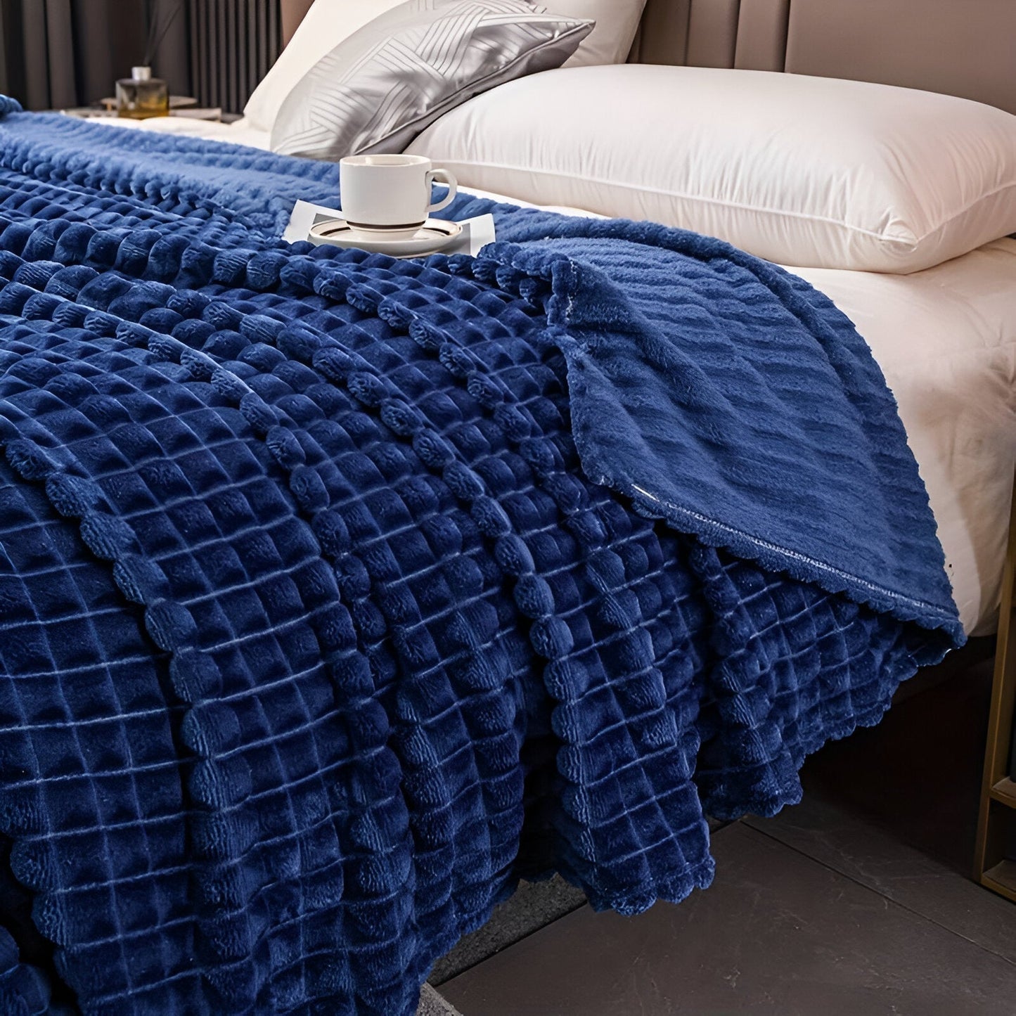 Ultra-Soft Plaid Weighted Blanket for Ultimate Comfort and Warmth