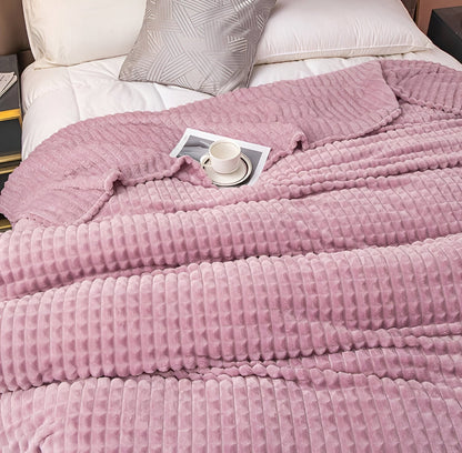 Ultra-Soft Plaid Weighted Blanket for Ultimate Comfort and Warmth