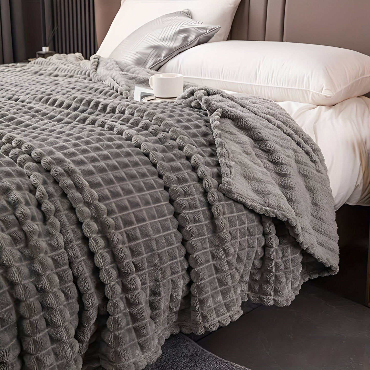 Ultra-Soft Plaid Weighted Blanket for Ultimate Comfort and Warmth