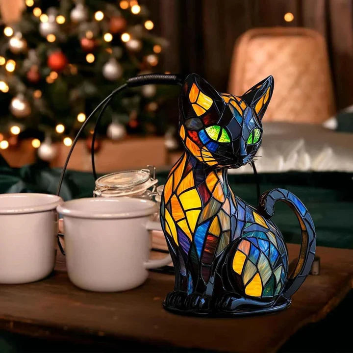 Lampe de chevet chat en vitrail artisanal pour une ambiance chaleureuse.