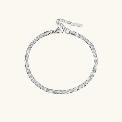 Bracelet de cheville Judith à chevrons — parfait pour celles qui privilégient le confort et le design.