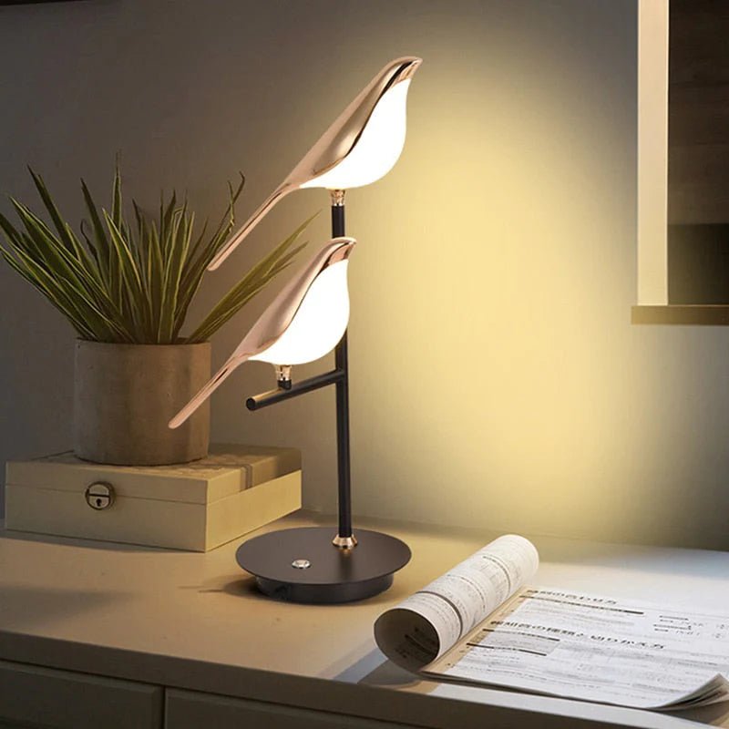 Lampe de table LED élégante en forme d'oiseau doré pour la décoration et l'éclairage de la maison