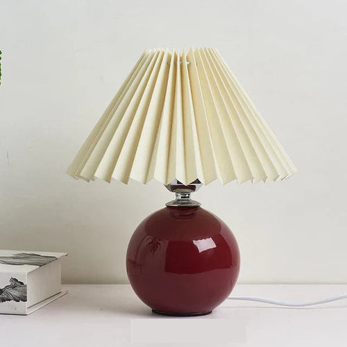 Lampe de table moderne en céramique avec abat-jour plissé crème et pied bordeaux