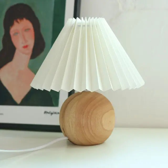 Lampe de table moderne en céramique avec abat-jour plissé crème et pied bordeaux