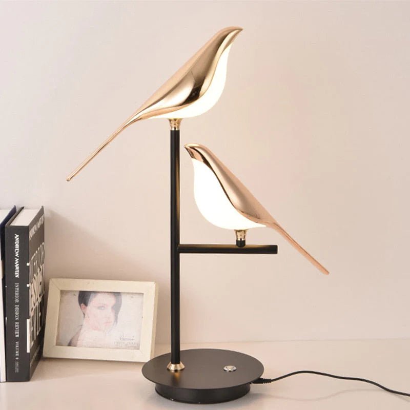 Lampe de table LED élégante en forme d'oiseau doré pour la décoration et l'éclairage de la maison