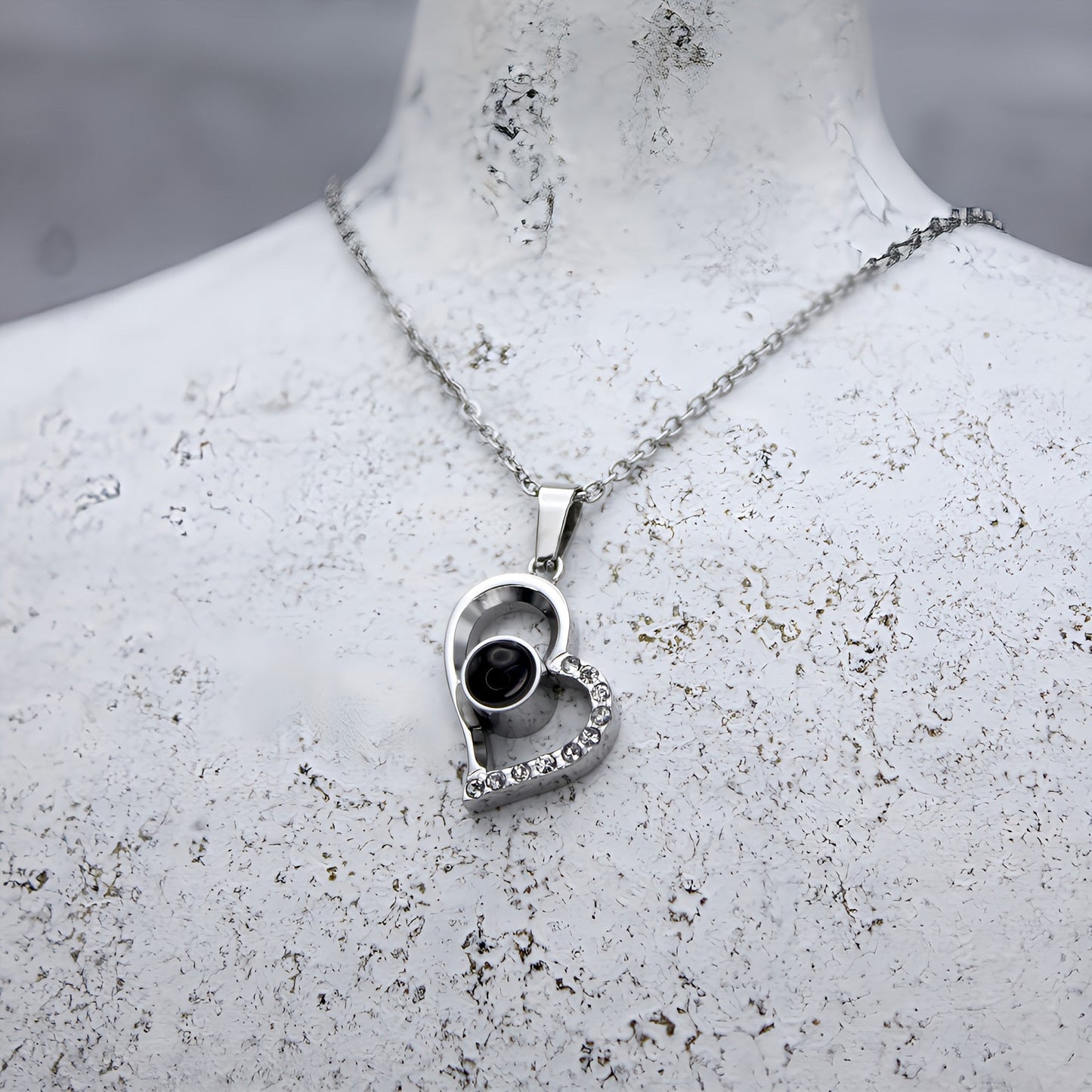 Collier à projection de cœur — conçu pour inspirer votre style de vie.