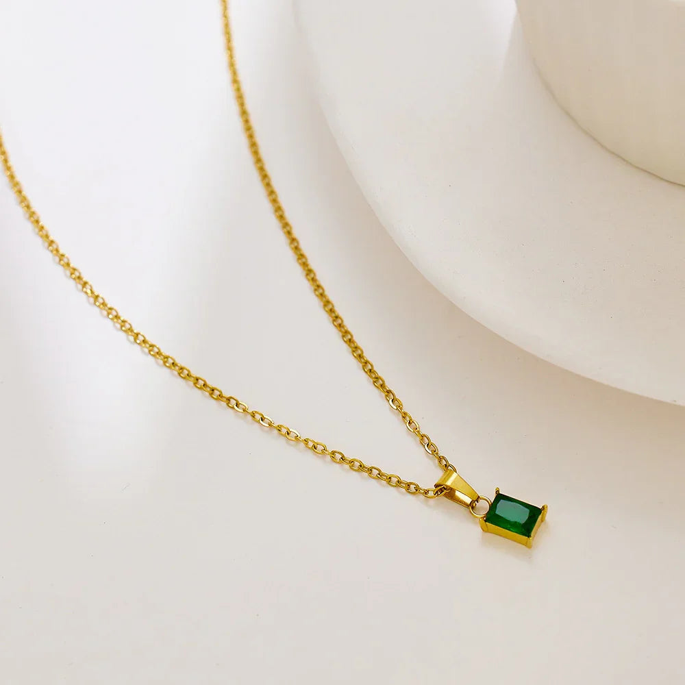 Collier Maddie - Émeraude Verte — parfait pour celles qui privilégient le confort et le design.