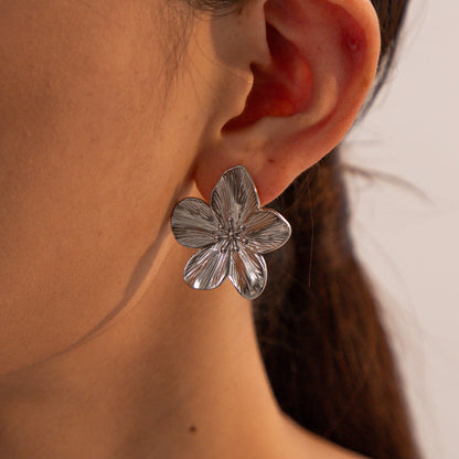 Allysa - Stylish Flower Earrings — perfect for those who value comfort and design.