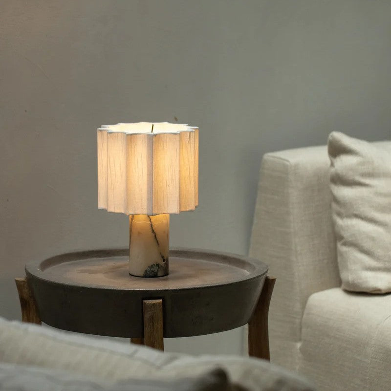 Lampe de table Mirna en marbre