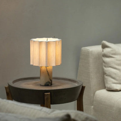 Lampe de table Mirna en marbre