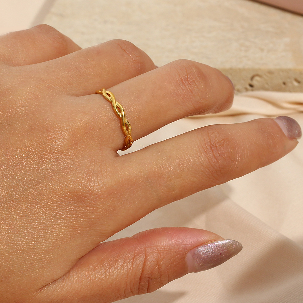 Bague Gianna - Twisted Gold — conçue pour une qualité au quotidien.