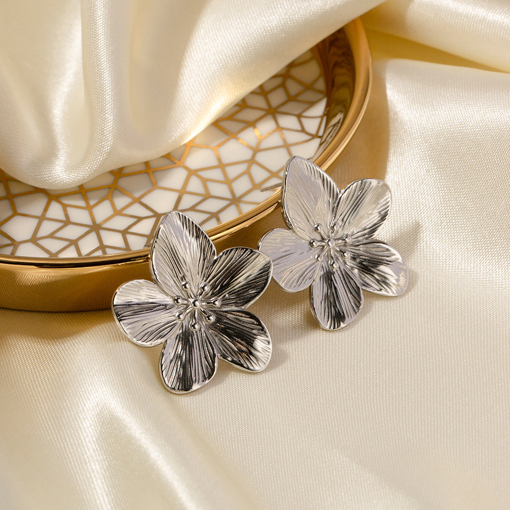 Allysa - Stylish Flower Earrings — perfect for those who value comfort and design.