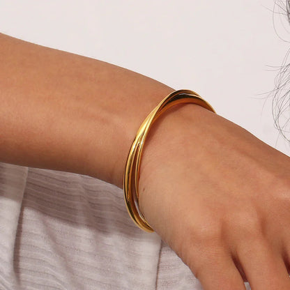 Lizzie - Bracelet jonc en or à plusieurs rangs — conçu pour inspirer votre style de vie.