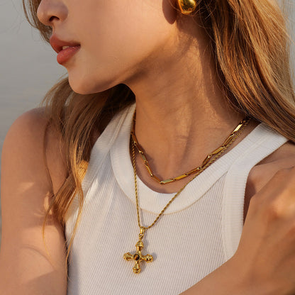 Marina - Collier symétrique en or — apporte une touche de charme moderne à votre espace.