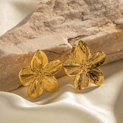 Allysa - Stylish Flower Earrings — perfect for those who value comfort and design.