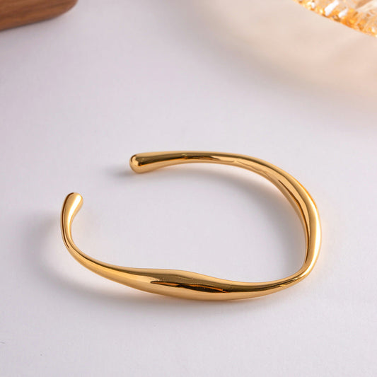 Kennedy - Curved Gold Bangle — perfect for those who value comfort and design.
