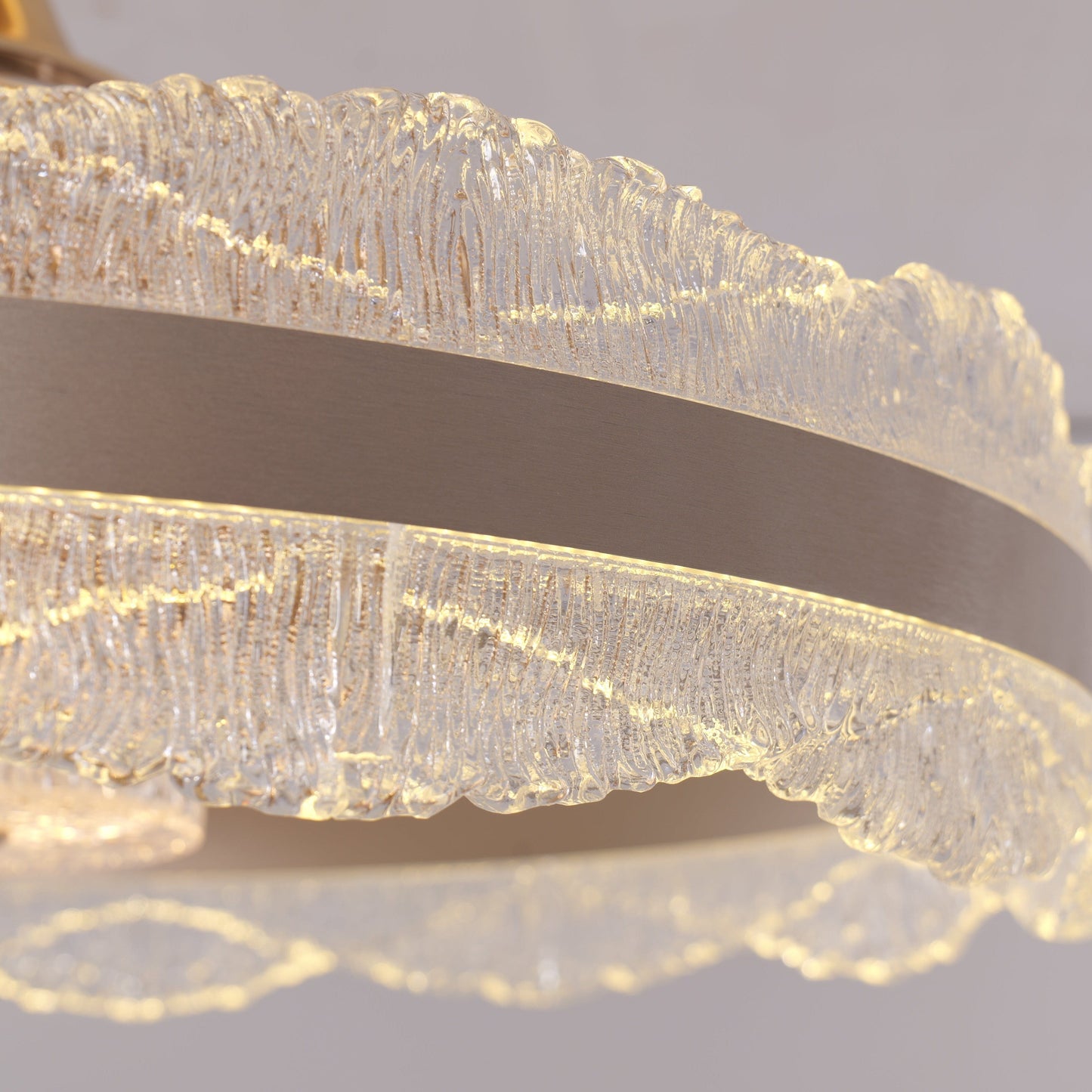 Plafonnier de luxe avec cadre doré, pales rétractables et ventilateur LED