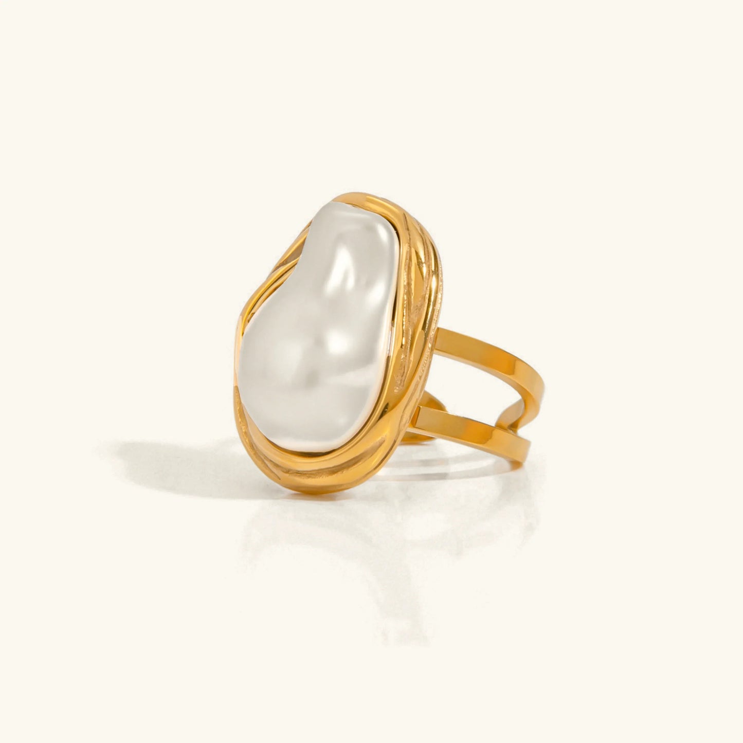 Cecilia - Gold Pearl Ring — perfect for those who value comfort and design.