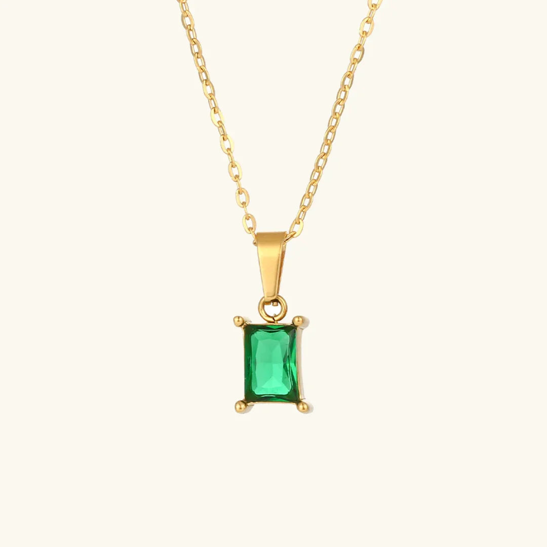 Collier Maddie - Émeraude Verte — parfait pour celles qui privilégient le confort et le design.