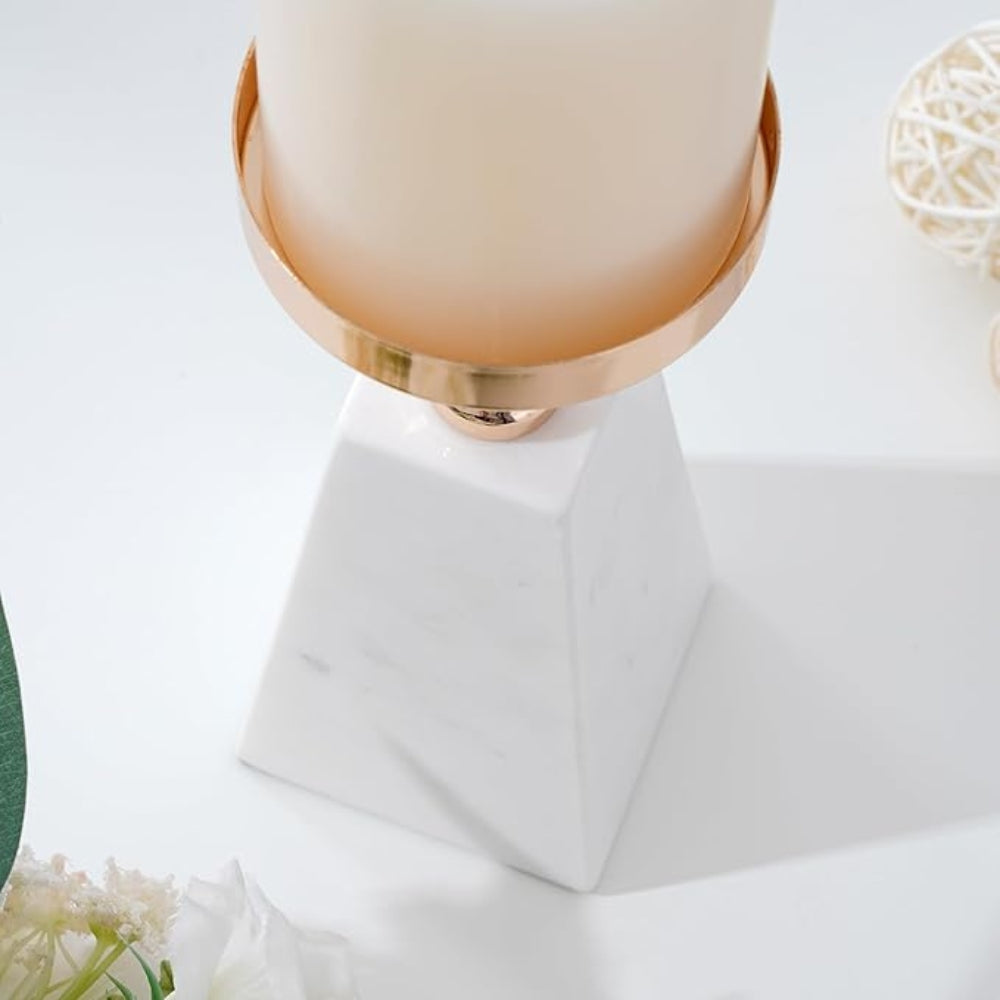 Élégant bougeoir pyramidal en marbre doré pour la décoration intérieure et les cadeaux