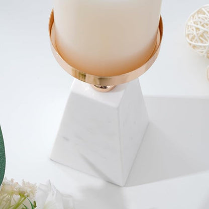 Élégant bougeoir pyramidal en marbre doré pour la décoration intérieure et les cadeaux
