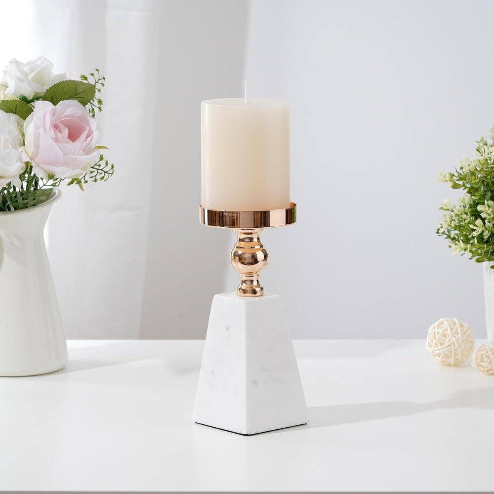 Élégant bougeoir pyramidal en marbre doré pour la décoration intérieure et les cadeaux
