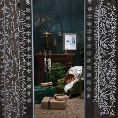 Décoration murale rustique représentant une tête de cerf avec des bois texturés pour la maison