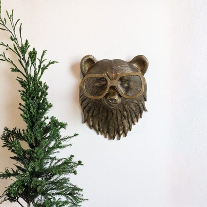 Décoration murale rustique représentant une tête de cerf avec des bois texturés pour la maison