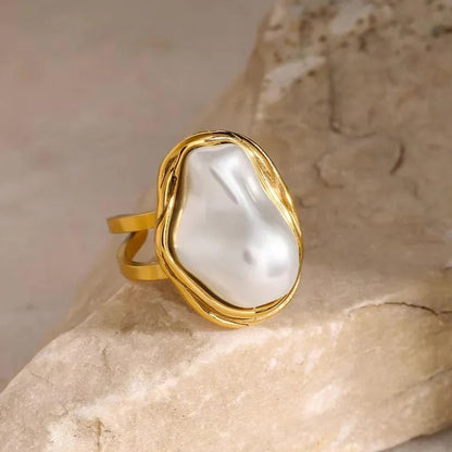 Cecilia - Gold Pearl Ring — perfect for those who value comfort and design.