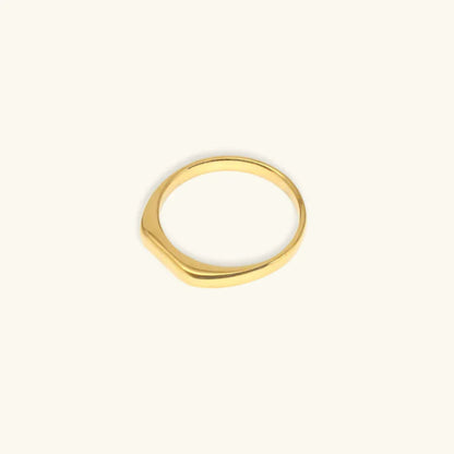 Bague géométrique Natalie — confectionnée avec soin et souci du détail.