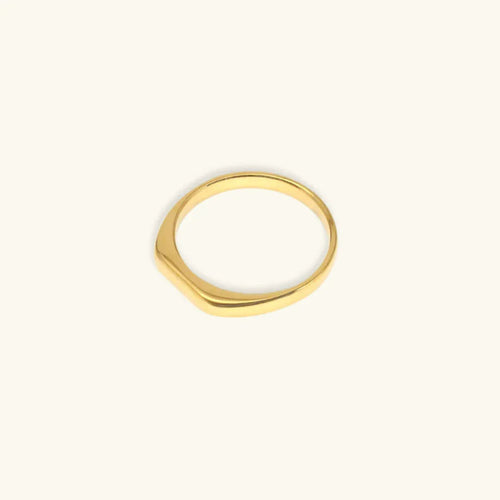 Bague géométrique Natalie — confectionnée avec soin et souci du détail.