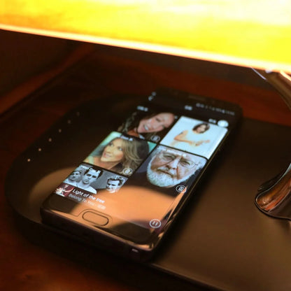 Lampe de table intelligente avec haut-parleur Bluetooth et chargeur sans fil