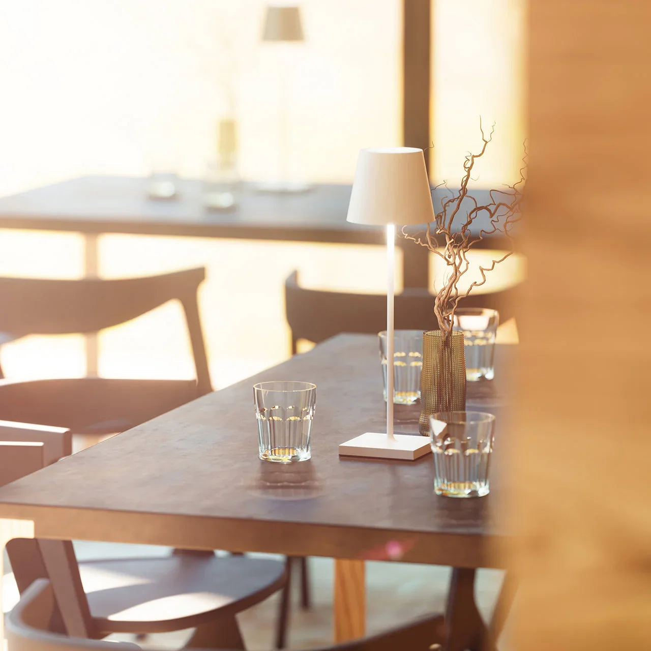 Tischlampe - LED-Beleuchtung - USB-Ladung