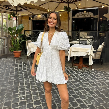 Dames Mini-Kleid mit kurzen Puffärmeln et strukturiertem Detail