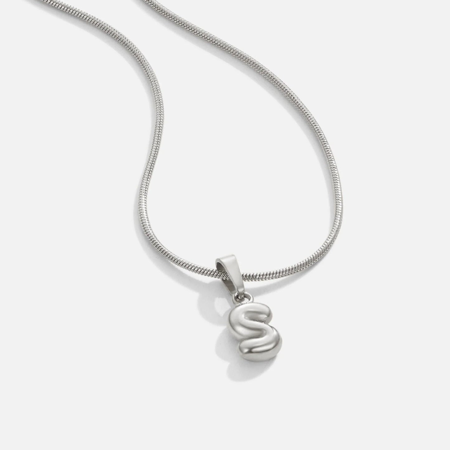 Collier Esme - Lettre Bulle Argent — conçu pour inspirer votre style de vie.