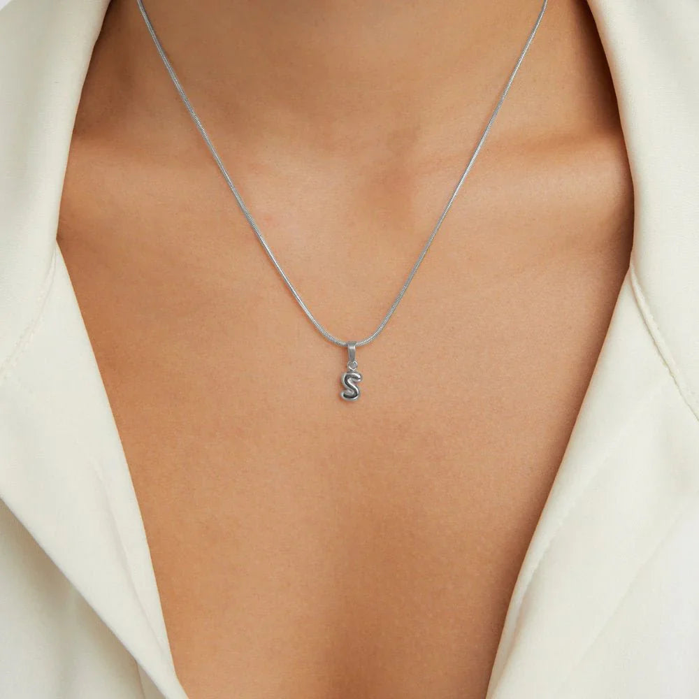 Collier Esme - Lettre Bulle Argent — conçu pour inspirer votre style de vie.