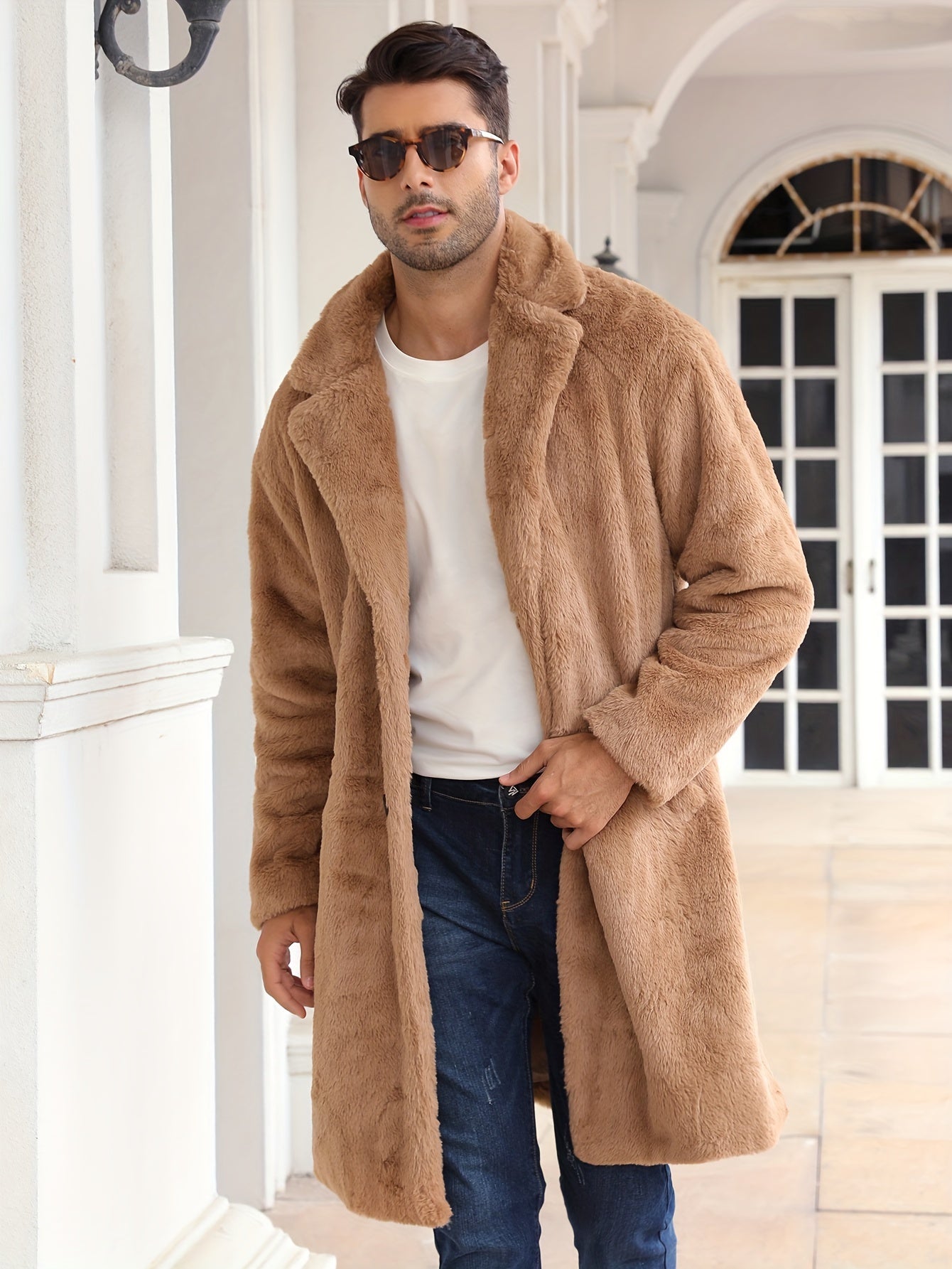 Manteau en fausse fourrure - Männlicher flauschiger mittellanger Kunstpelzmantel für den Winter