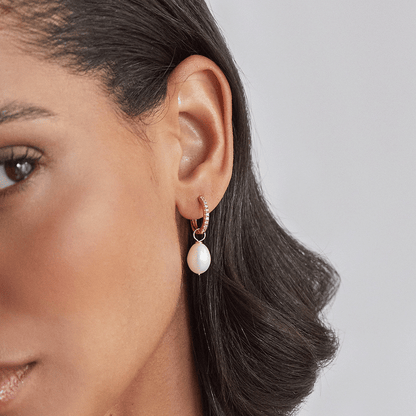 Boucles d'oreilles créoles pendantes en or style diamant — conçues pour une qualité au quotidien.