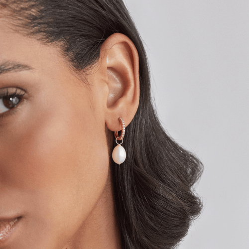 Boucles d'oreilles créoles pendantes en or style diamant — conçues pour une qualité au quotidien.