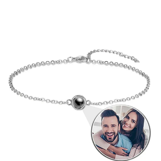 Modern Chain Projection Bracelet — crafted for everyday quality.