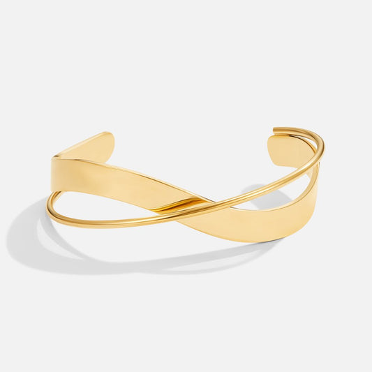 Sloan - Gold Curve Bangle — crafted for everyday quality.