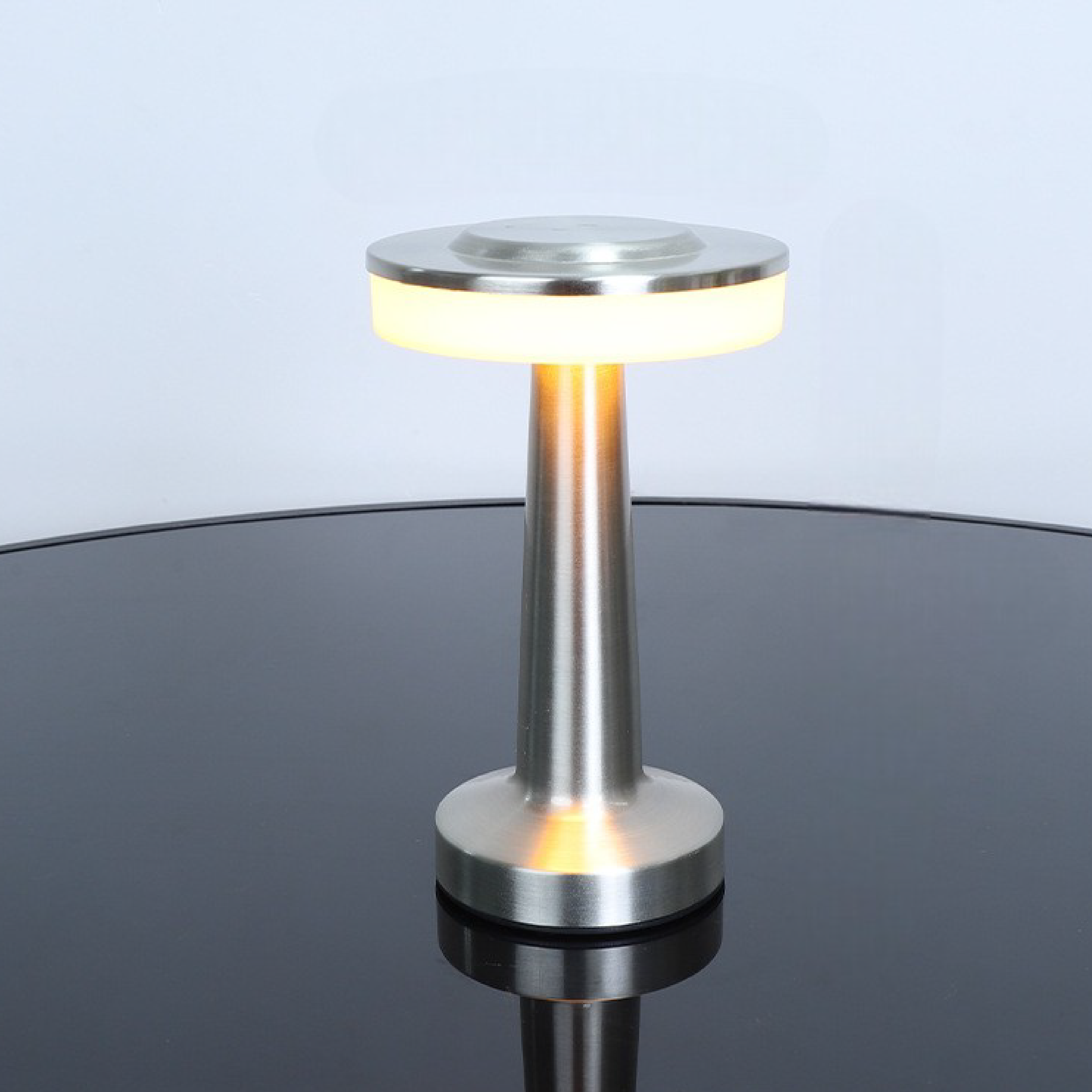 Birdona's Metall Tischlampe