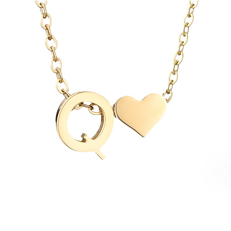 Collier Niamh - Love &amp; Letter Initial — apporte une touche de charme moderne à votre espace.
