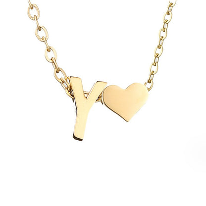 Collier Niamh - Love &amp; Letter Initial — apporte une touche de charme moderne à votre espace.