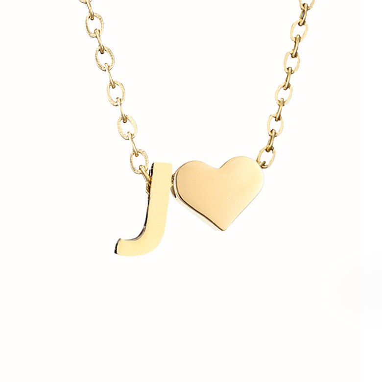 Collier Niamh - Love &amp; Letter Initial — apporte une touche de charme moderne à votre espace.