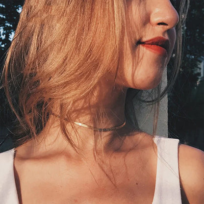 Flora - Collier à chevrons audacieux — apporte une touche de charme moderne à votre espace.