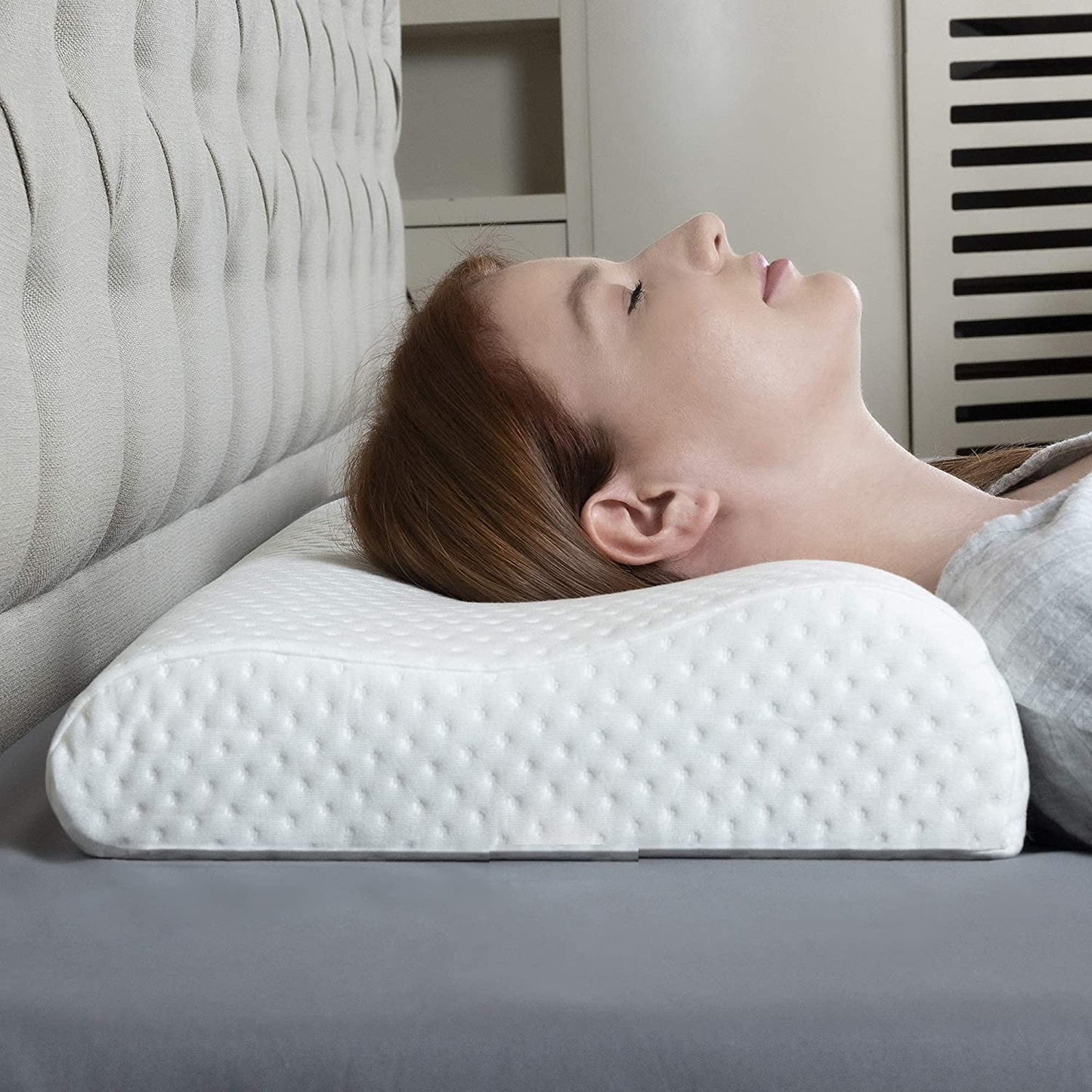 Oreiller de luxe en mousse à mémoire de forme pour un sommeil réparateur, un soutien cervical et un confort incomparable.