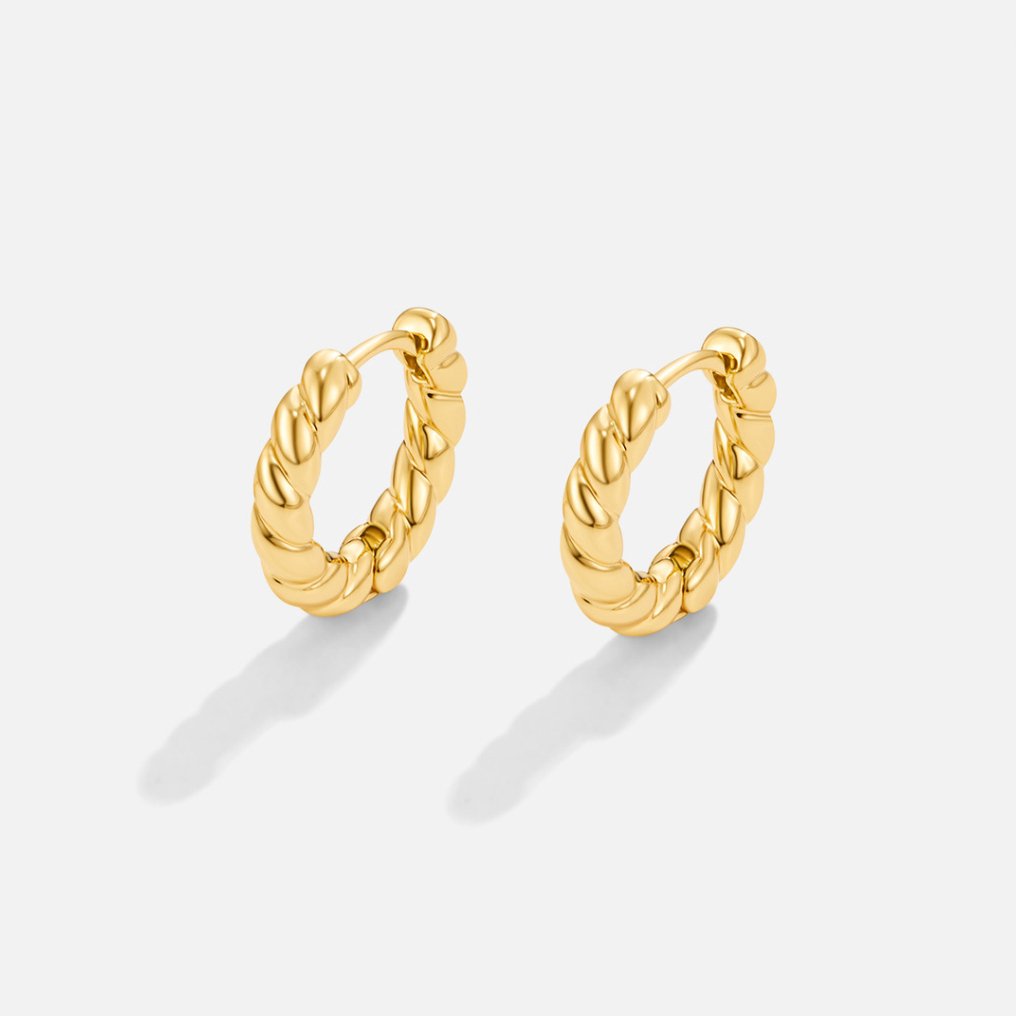 Boucles d'oreilles Madeline - Gold Twist — conçues pour inspirer votre style de vie.