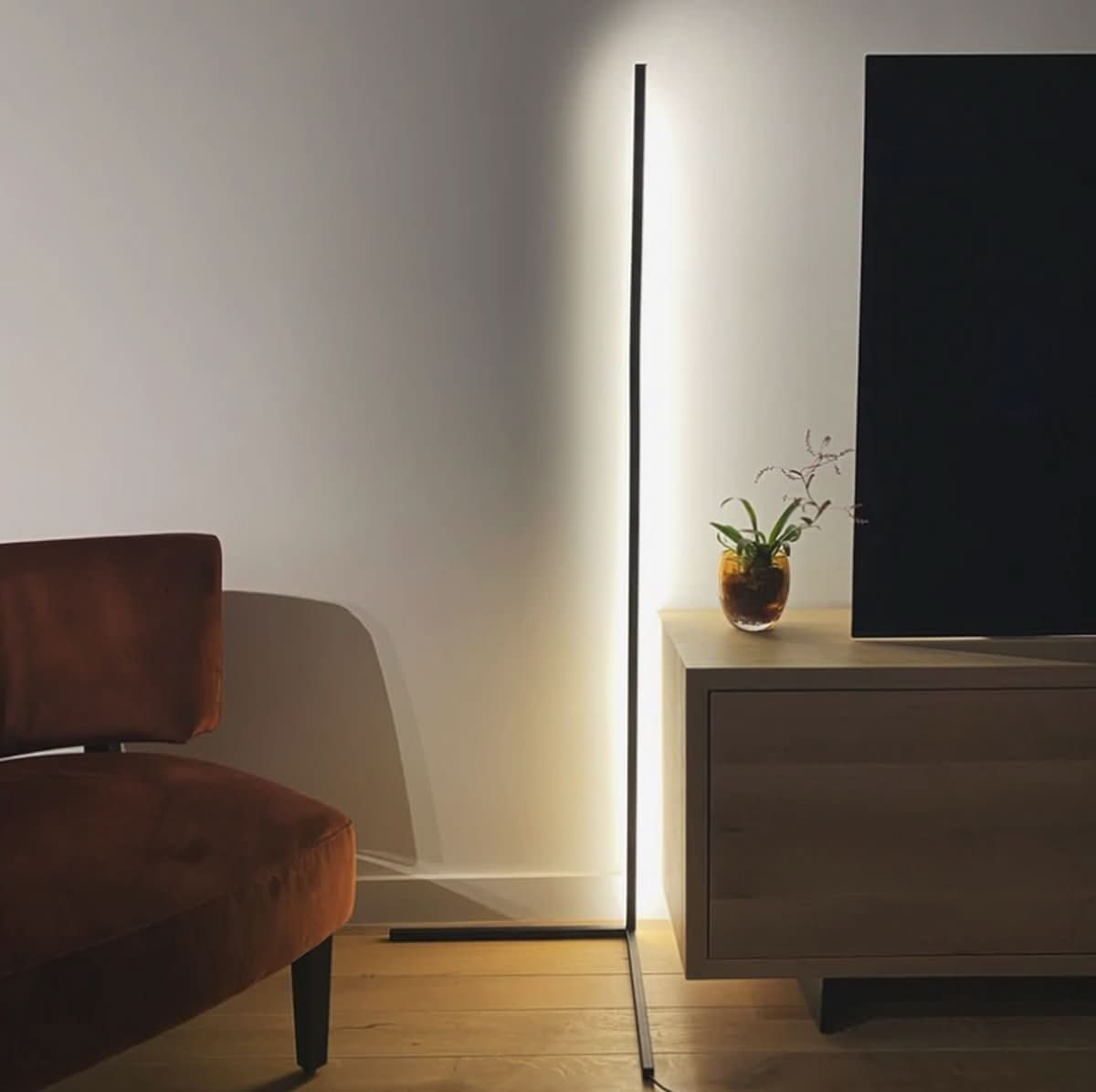 Lampe de table LED moderne et minimaliste à lumière chaude pour la décoration et l'éclairage de la maison