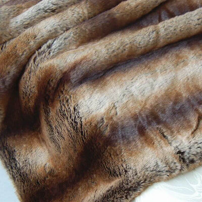 Plaid en fausse fourrure douce pour une décoration intérieure confortable et chaleureuse